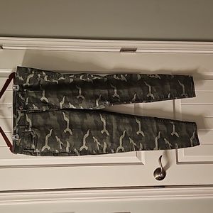 NWOT Maurices Camo Jeggings - SHORT